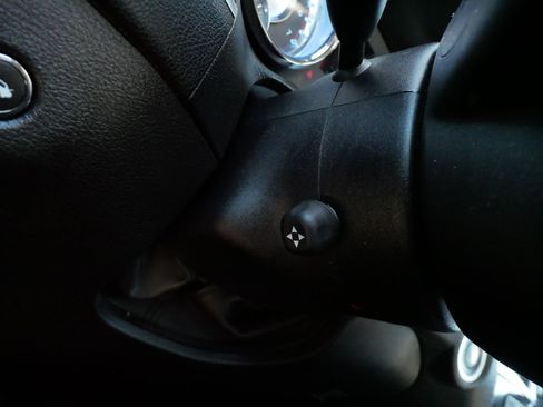 Used 2013 Chrysler 300 C w/ Light Group image 29