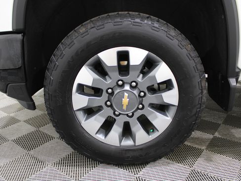 Used 2024 Chevrolet Silverado 2500 Custom w/ Custom Value Package image 39