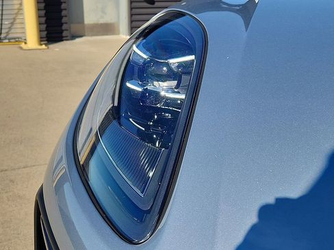 Used 2025 Porsche Macan image 8