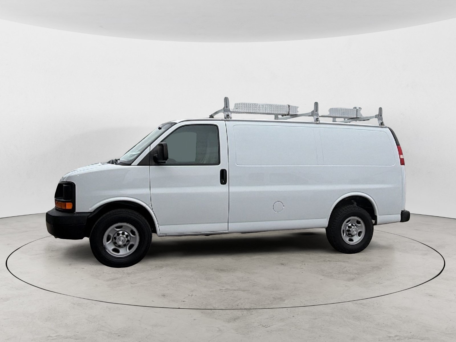 Used 2015 Chevrolet Express 2500 RWD image 3