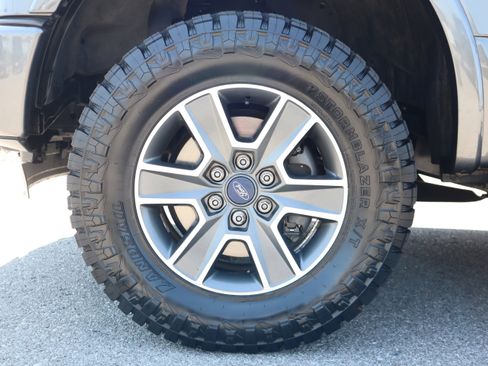 Used 2016 Ford F150 XLT w/ Equipment Group 302A Luxury AWD/4WD image 11