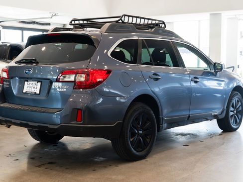Used 2017 Subaru Outback 2.5i Premium AWD/4WD image 4