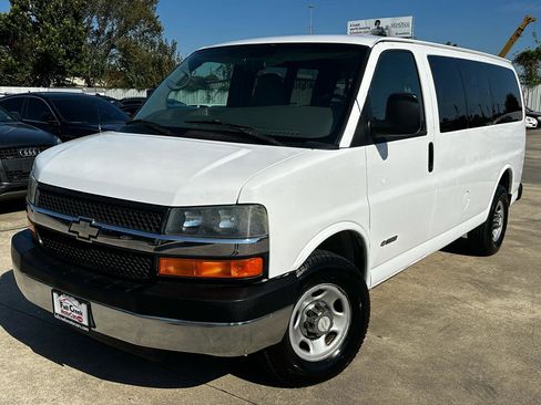 Used 2006 Chevrolet Express 3500 Passenger w/ LT Preferred Equipment Group RWD image 58