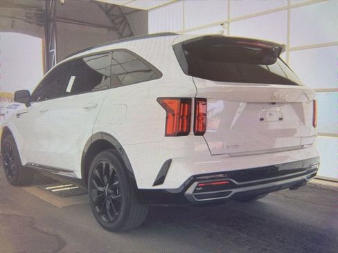 Used 2023 Kia Sorento SX image 3