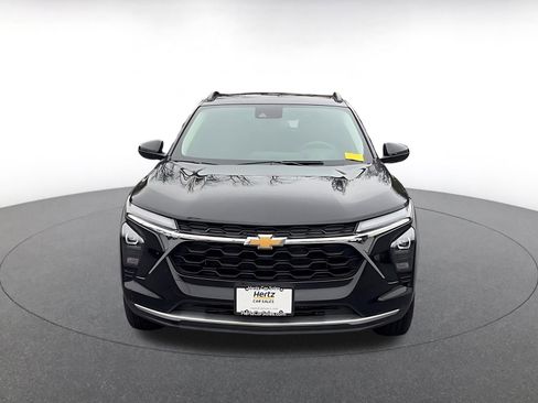 Used 2025 Chevrolet Trax LT image 3