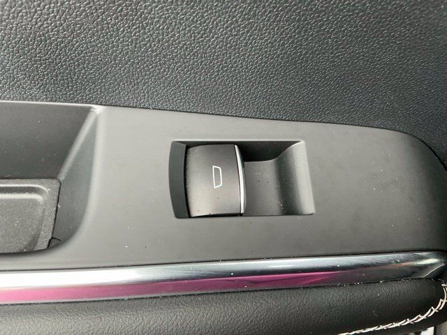 Used 2025 GMC Acadia Denali w/ Super Cruise Package FWD image 19