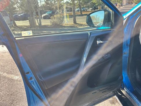 Used 2018 Toyota RAV4 SE w/ Advanced Technology Package image 15