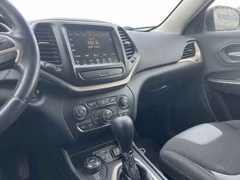 Used 2014 Jeep Cherokee Latitude w/ Comfort/Convenience Group image 23