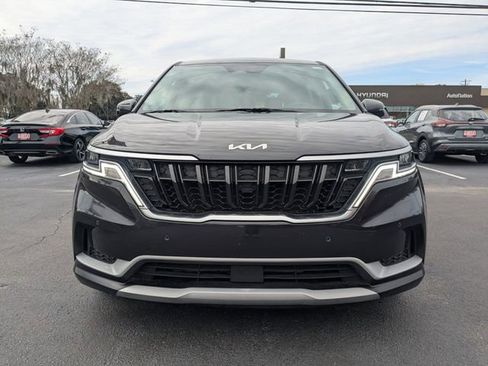 Used 2022 Kia Carnival EX image 10