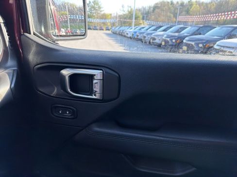 Used 2021 Jeep Wrangler Unlimited Sahara image 25