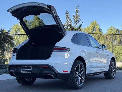 Used 2025 Porsche Macan image 32