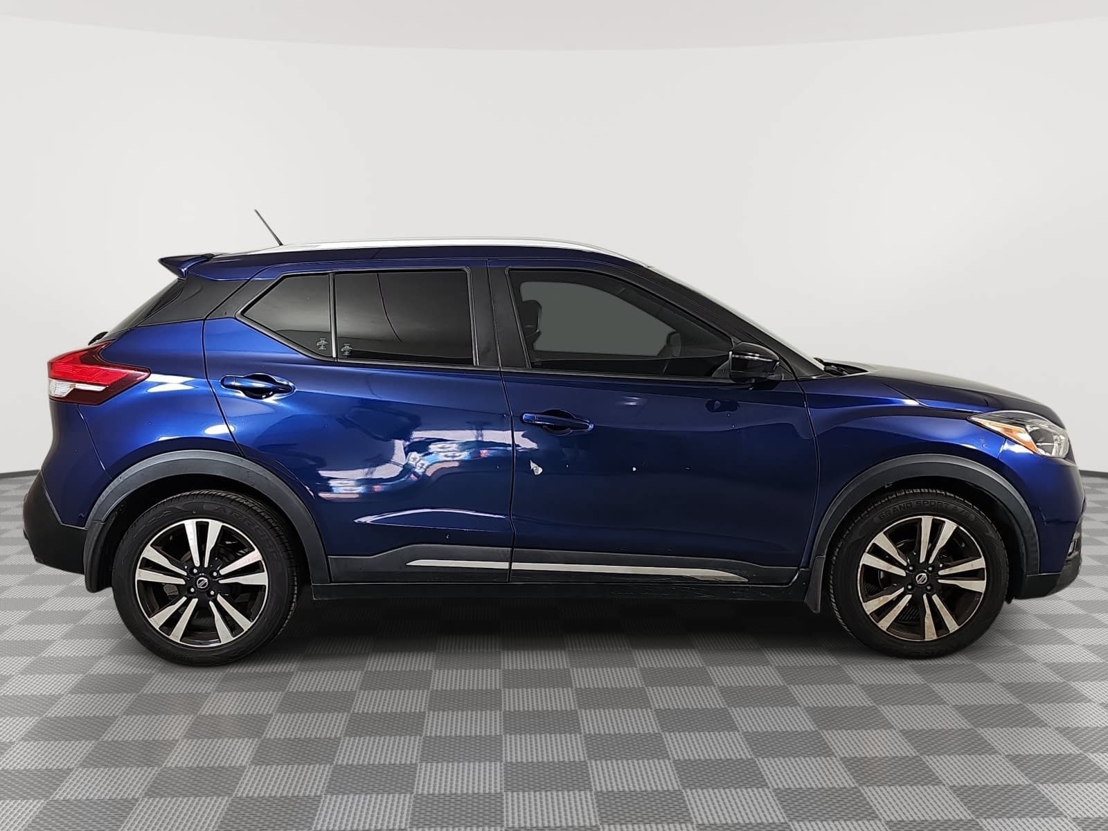 Used 2020 Nissan Kicks SR w/ SR Premium Package FWD image 9
