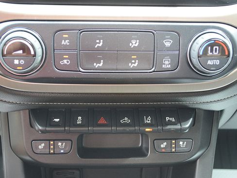 Used 2022 GMC Canyon Denali image 25