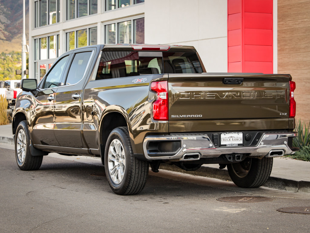 Used 2023 Chevrolet Silverado 1500 LTZ w/ LTZ Premium Package AWD/4WD image 6