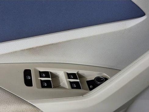 Used 2025 Volkswagen Jetta SE FWD image 21