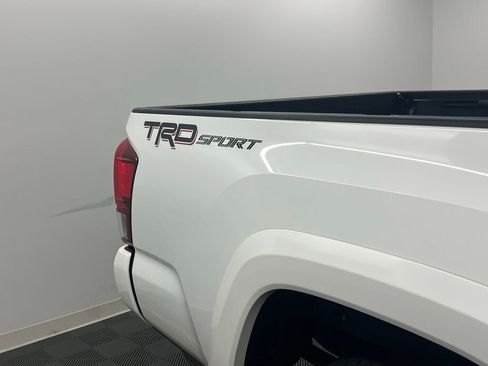 Used 2019 Toyota Tacoma TRD Sport w/ Technology Package image 8