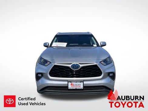 Certified 2024 Toyota Highlander XLE AWD/4WD image 3