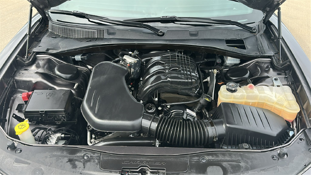 Used 2023 Dodge Charger SXT w/ Blacktop Package RWD image 3