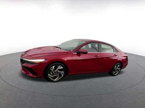 Used 2025 Hyundai Elantra SEL image 8