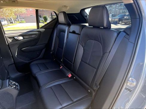 Used 2026 Volvo XC40 B4 Core FWD image 29