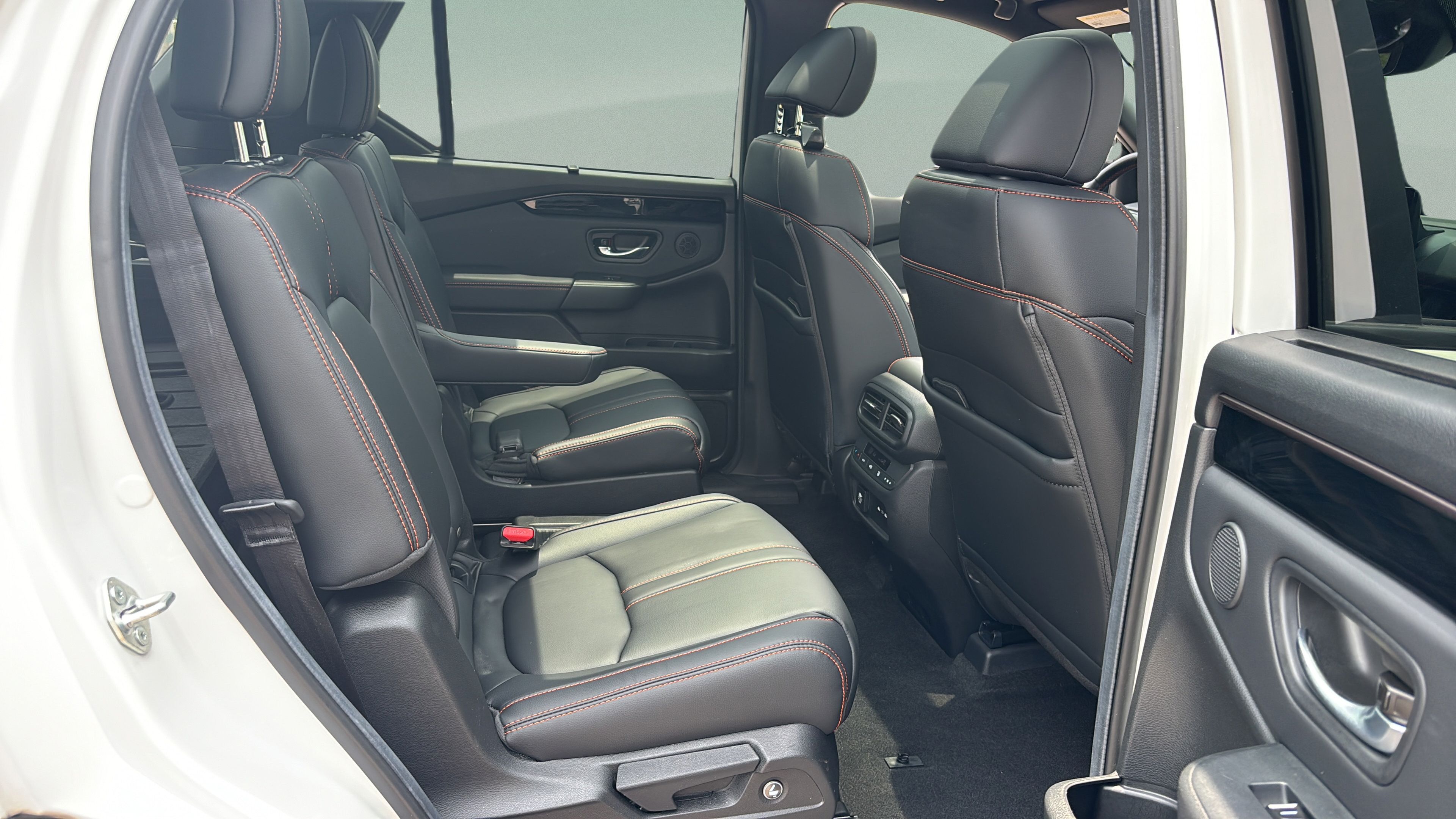Certified 2025 Honda Pilot TrailSport image 17