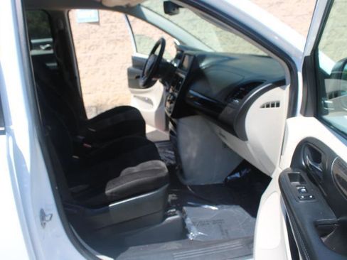 Used 2020 Dodge Grand Caravan SE FWD image 13