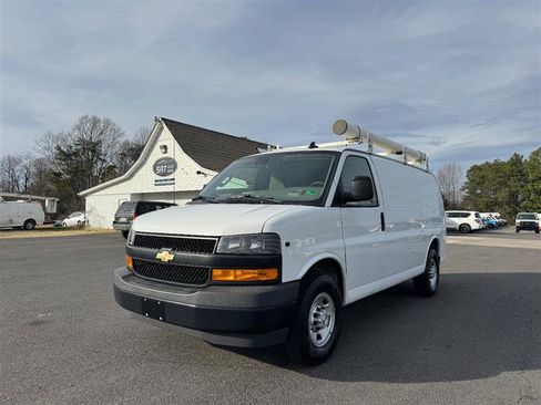 Used 2019 Chevrolet Express 3500 w/ Driver Convenience Package image 2