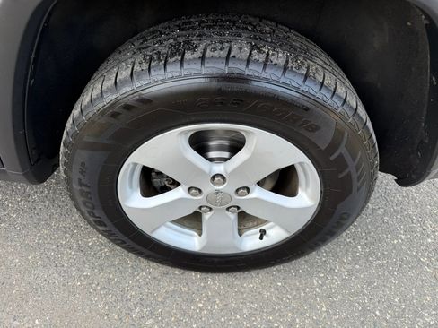 Used 2012 Jeep Grand Cherokee Laredo image 11