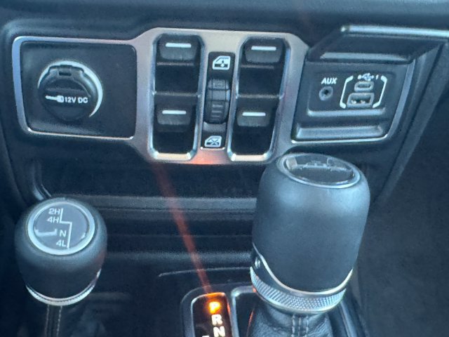 Certified 2025 Jeep Gladiator Mojave AWD/4WD image 36