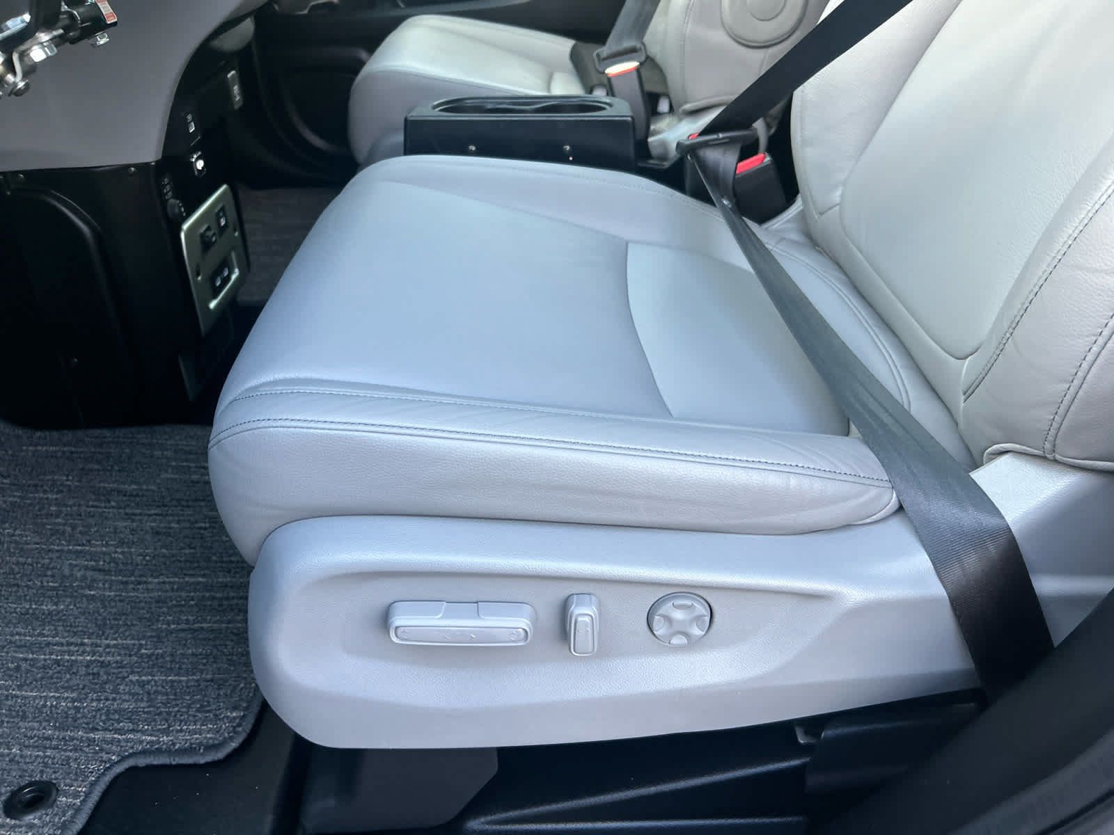 Used 2024 Honda Odyssey EX-L image 12
