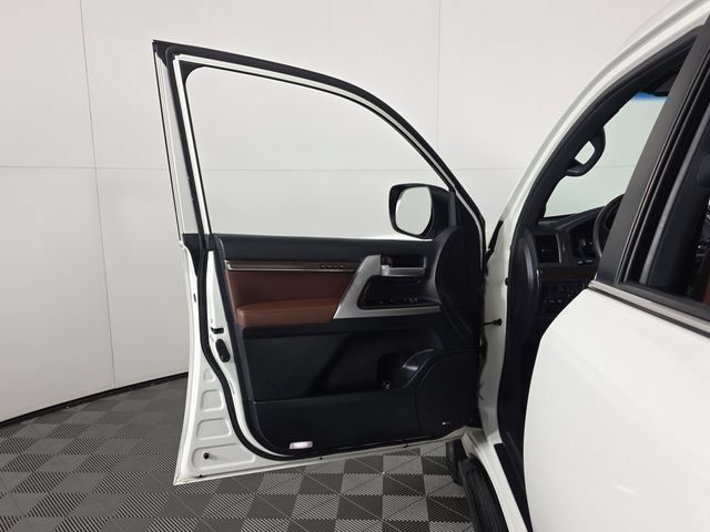Used 2016 Toyota Land Cruiser AWD/4WD image 24