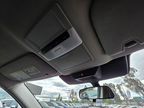 Used 2024 Nissan Pathfinder S image 12