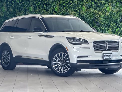 Certified 2023 Lincoln Aviator Reserve AWD/4WD image 1