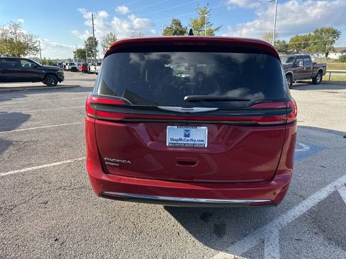 New 2026 Chrysler Pacifica Select image 27