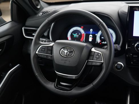 Certified 2025 Toyota Highlander XSE AWD/4WD image 15