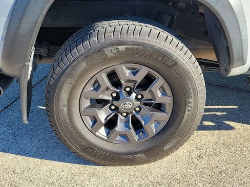 Used 2021 Toyota Tacoma SR5 w/ Trail Edition AWD/4WD image 5