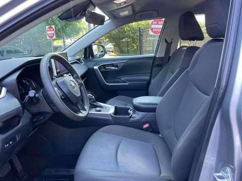 Used 2025 Toyota RAV4 XLE AWD/4WD image 17