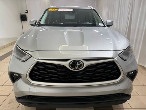 Certified 2024 Toyota Highlander XLE image 8
