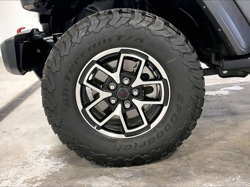 Used 2024 Jeep Wrangler Unlimited Rubicon w/ Convenience Group AWD/4WD image 10