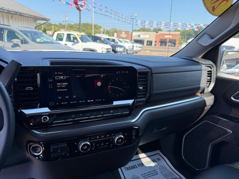 Used 2025 GMC Sierra 1500 SLT image 12