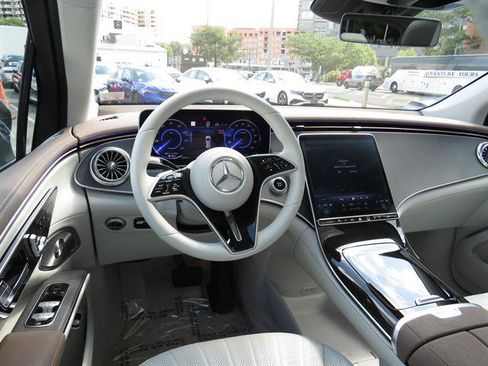 Used 2023 Mercedes-Benz EQS 450+ SUV image 9
