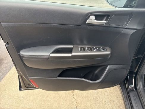 Used 2022 Kia Sportage LX image 18