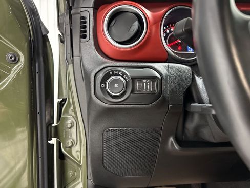 Used 2021 Jeep Wrangler Unlimited Rubicon AWD/4WD image 18