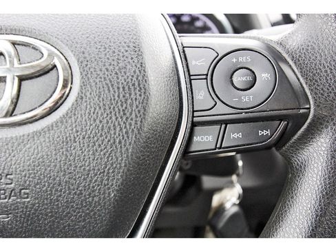 Used 2019 Toyota Camry LE image 11