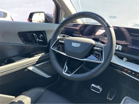 New 2025 Cadillac Optiq Sport 1 image 27