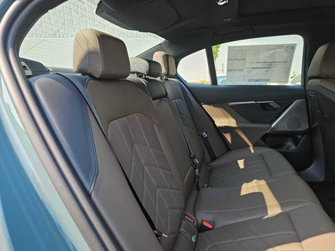New 2026 BMW i5 eDrive40 image 13