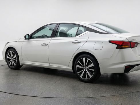 Used 2025 Nissan Altima 2.5 SV image 6