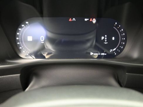 Used 2024 Volvo XC40 B5 Plus w/ Protection Package Premier AWD/4WD image 17