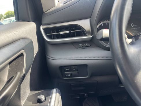 Used 2025 Toyota Highlander LE FWD image 36