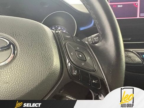 Used 2019 Toyota C-HR XLE FWD image 12